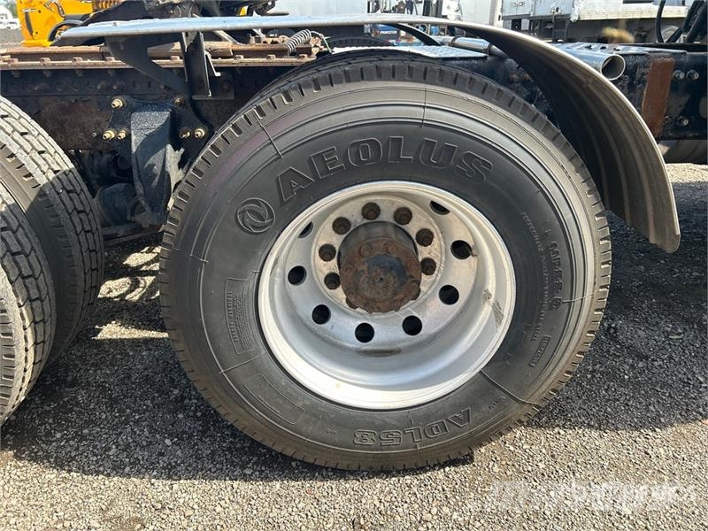Freightliner Cascadia 126 6x4 T/A Sleeper Truck Tractor 曳引機組件