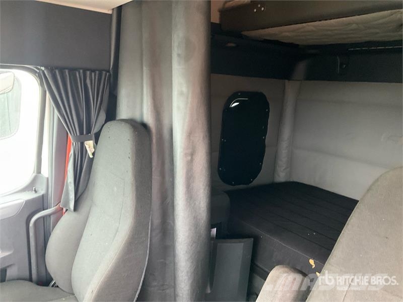 Freightliner Cascadia 126 6x4 T/A Sleeper Truck Tractor Motrici e Trattori Stradali