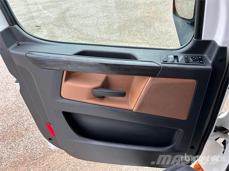 Freightliner Cascadia 126 وحدات الجر