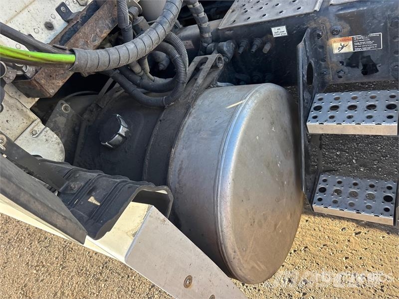 Freightliner Cascadia 126 6x4 T/A Sleeper Truck Tractor Влекачи