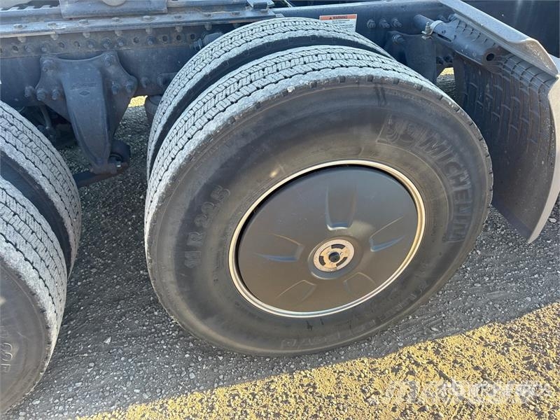Freightliner Cascadia 126 وحدات الجر