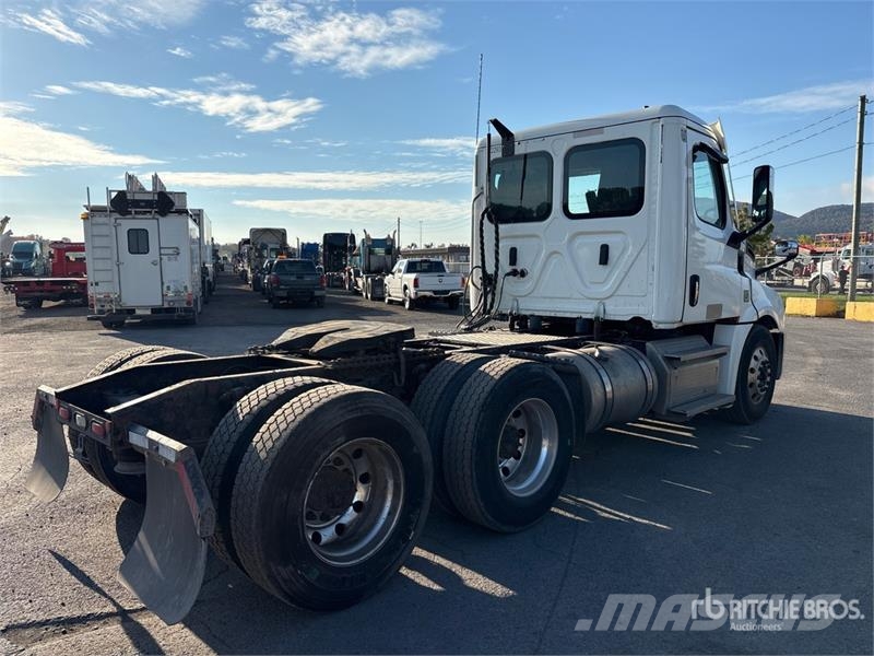 Freightliner Cascadia 126 Седельные тягачи