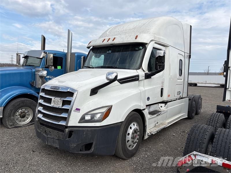 Freightliner Cascadia 126 6x4 T/A Sleeper Truck Tractor Sattelzugmaschinen