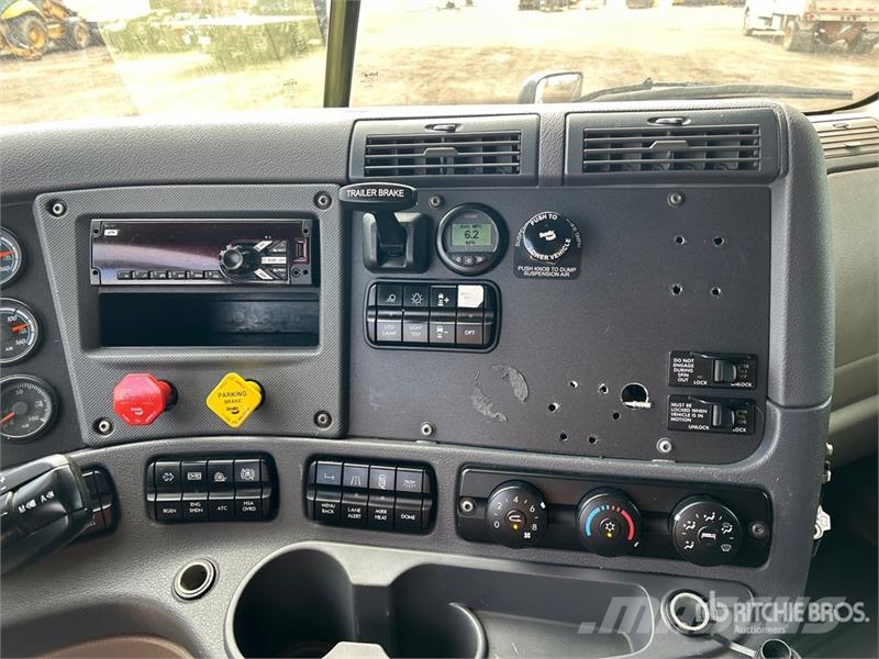 Freightliner Cascadia 113 Trekkers
