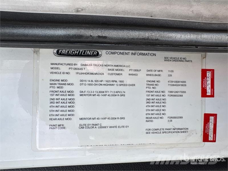 Freightliner Cascadia 126 6x4 T/A Sleeper Truck Tractor Sattelzugmaschinen