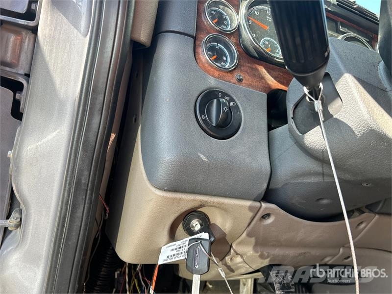 Freightliner Cascadia 125 6x4 T/A Sleeper Truck Tractor Tractor Units