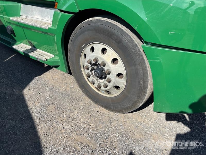 Freightliner Cascadia 126 6x4 T/A Sleeper Truck Tractor Тягачі