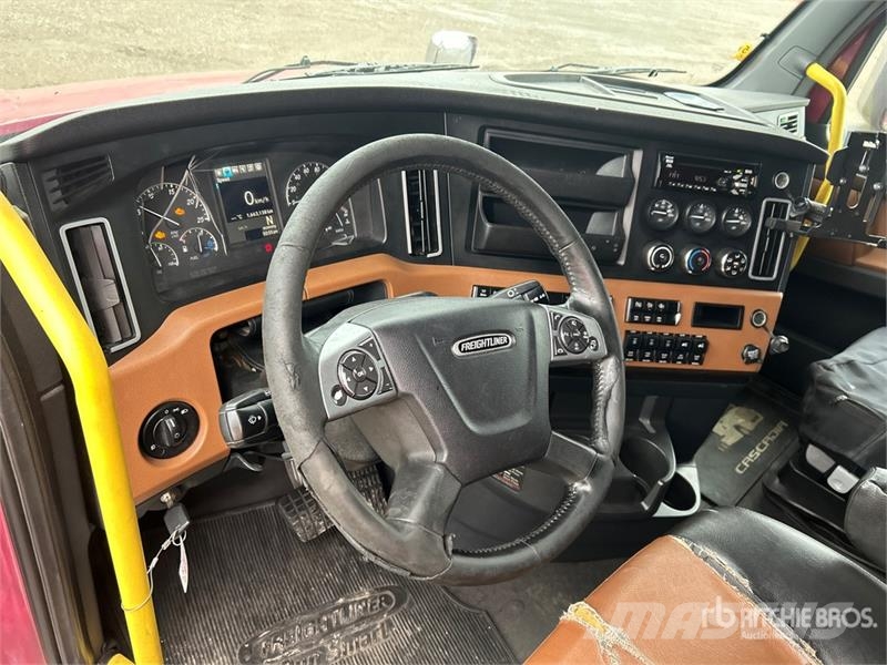Freightliner Cascadia 126 6x4 T/A Sleeper Truck Tractor Cavalos mecânicos