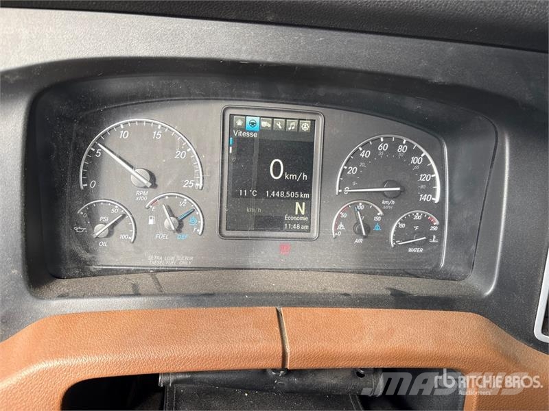 Freightliner Cascadia 126 6x4 T/A Sleeper Truck Tractor Truck Tractor Units