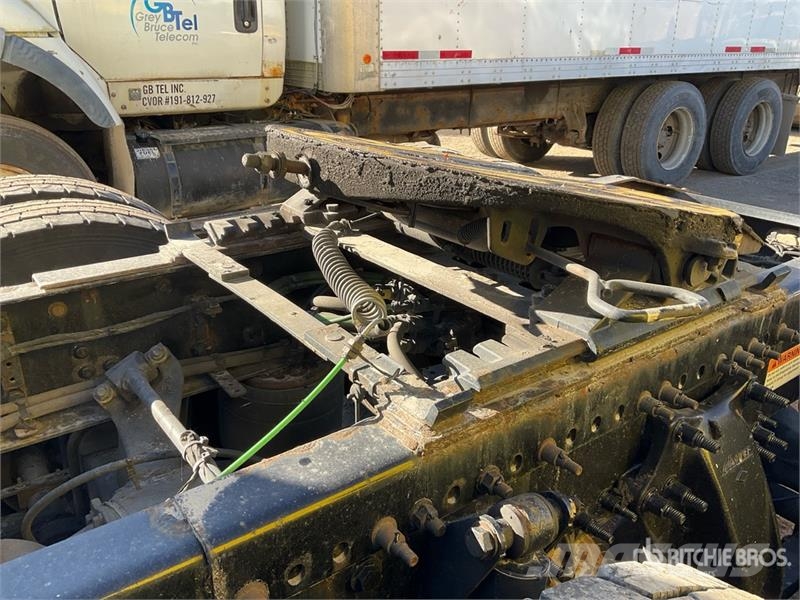 Freightliner Cascadia 126 6x4 T/A Sleeper Truck Tractor وحدات الجر