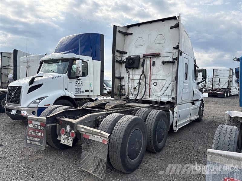 Freightliner Cascadia 126 6x4 T/A Sleeper Truck Tractor Sattelzugmaschinen