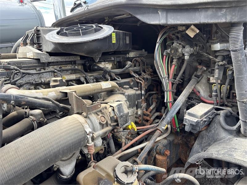 Freightliner Cascadia 125 6x4 T/A Sleeper Truck Tractor Trekkvogner