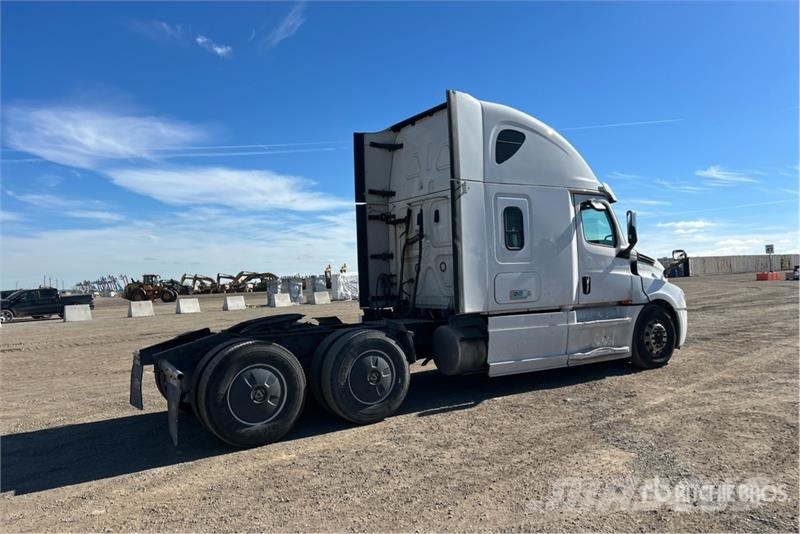 Freightliner Cascadia 126 6x4 T/A Sleeper Truck Tractor Sattelzugmaschinen
