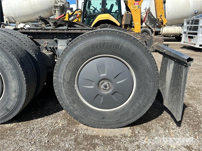 Freightliner Cascadia 126 6x4 T/A Sleeper Truck Tractor Vilcēji