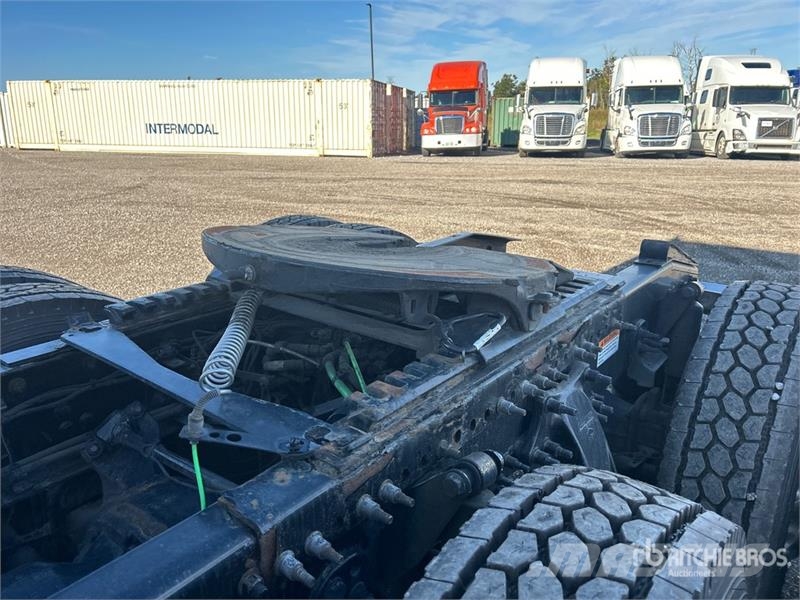 Freightliner Cascadia 126 6x4 T/A Sleeper Truck Tractor Седельные тягачи