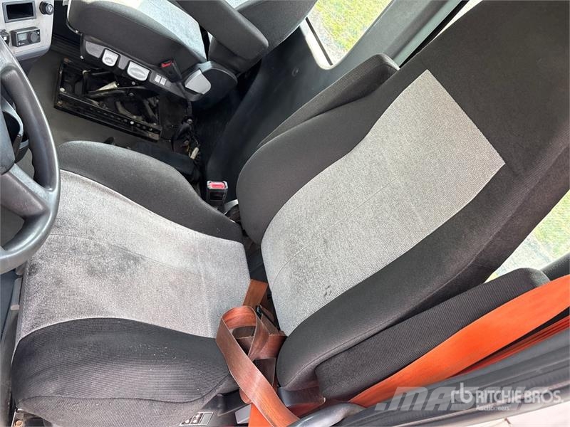 Freightliner Cascadia 126 Vetopöytäautot