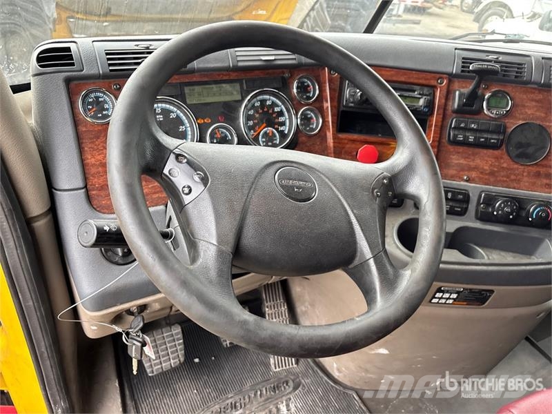 Freightliner Cascadia 125 6x4 T/A Sleeper Truck Tractor Sattelzugmaschinen