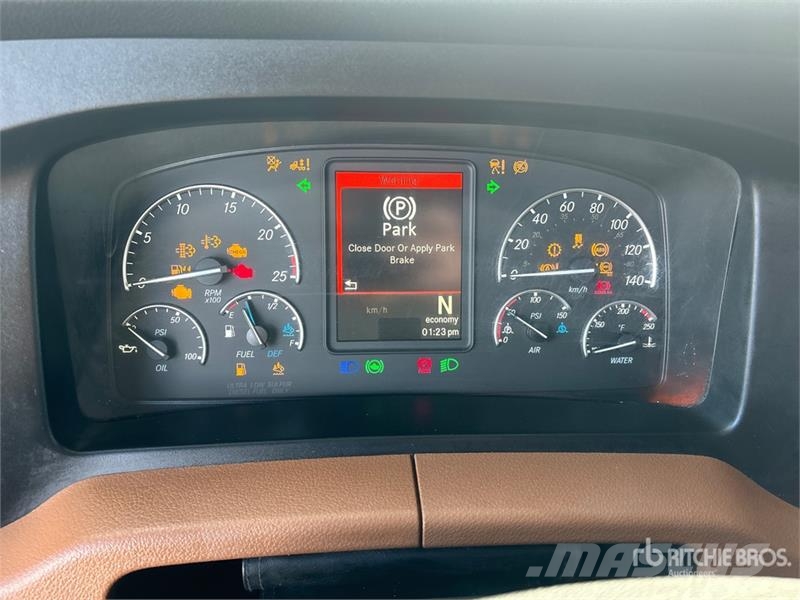Freightliner Cascadia 126 وحدات الجر