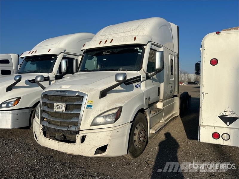 Freightliner Cascadia 126 6x4 T/A Sleeper Truck Tractor Vlačilci
