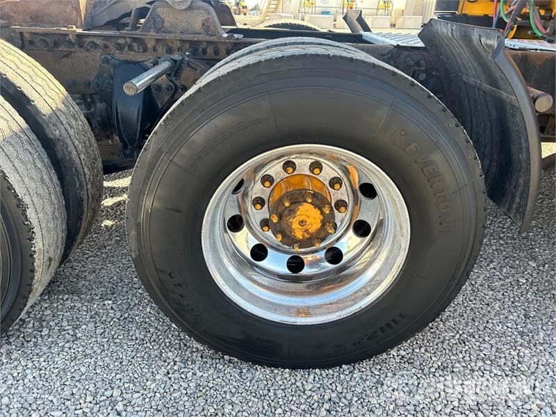 Freightliner Cascadia 125 6x4 T/A Sleeper Truck Tractor Dragbilar