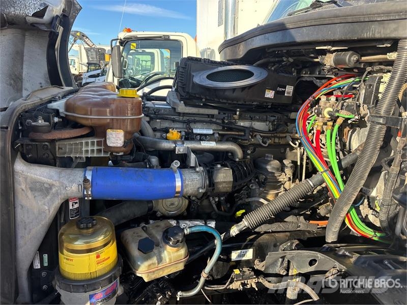 Freightliner Cascadia 126 6x4 T/A Sleeper Truck Tractor Влекачи