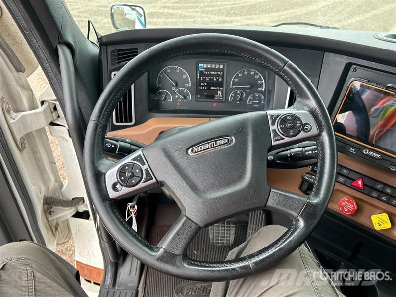 Freightliner Cascadia 126 6x4 T/A Sleeper Truck Tractor Tractor Units