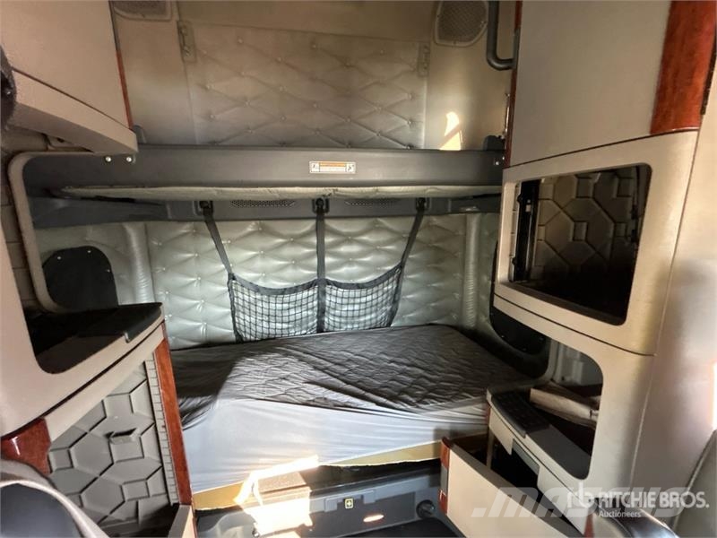 Freightliner Cascadia 125 6x4 T/A Sleeper Truck Tractor Sattelzugmaschinen