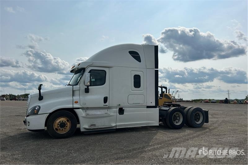 Freightliner Cascadia 125 6x4 T/A Sleeper Truck Tractor Motrici e Trattori Stradali