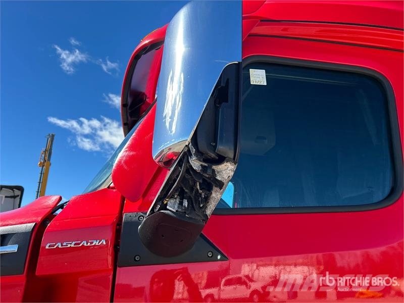 Freightliner Cascadia 126 وحدات الجر