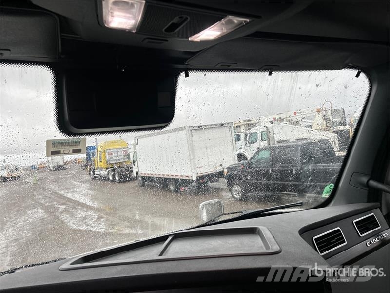 Freightliner Cascadia 126 Truck Tractor Units