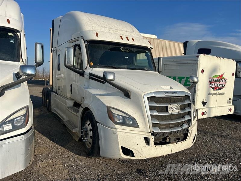 Freightliner Cascadia 126 6x4 T/A Sleeper Truck Tractor Vlačilci