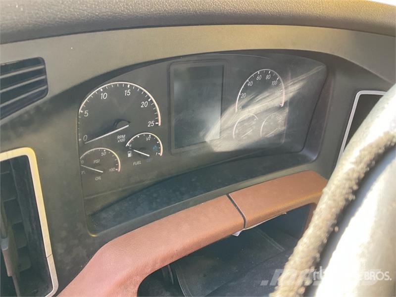 Freightliner Cascadia 126 6x4 T/A Sleeper Truck Tractor Tractor Units
