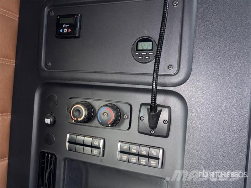 Freightliner Cascadia 126 6x4 T/A Sleeper Truck Tractor Truck Tractor Units