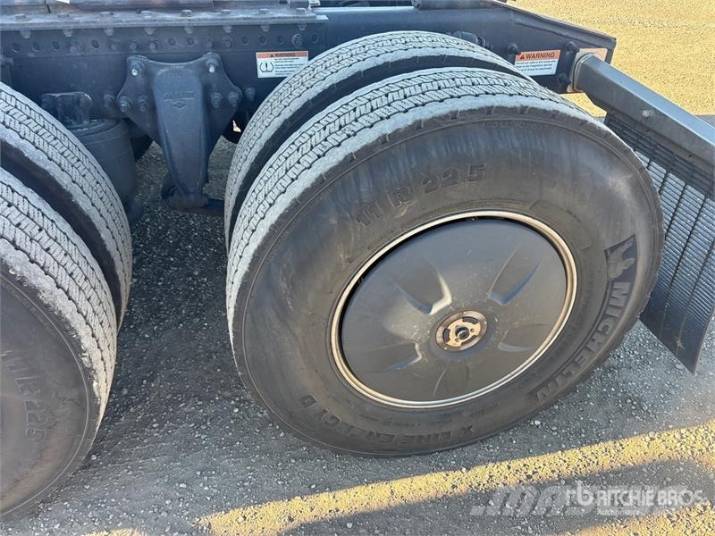 Freightliner Cascadia 126 وحدات الجر