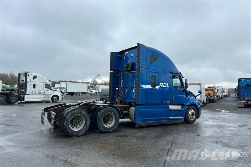Freightliner Cascadia 126 6x4 T/A Sleeper Truck Tractor Tegljači