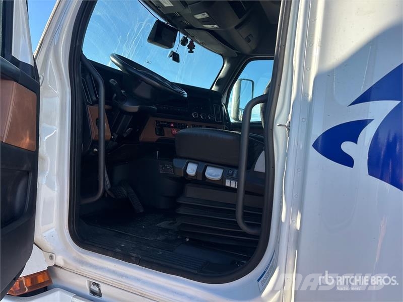 Freightliner Cascadia 126 وحدات الجر