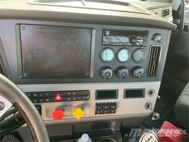 Freightliner Cascadia 126 وحدات الجر