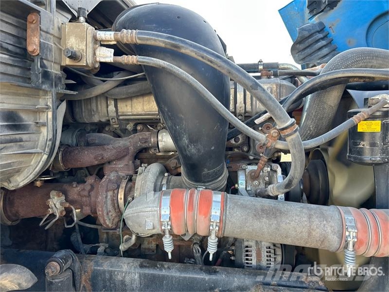 Freightliner Cascadia 125 6x4 T/A Sleeper Truck Tractor Tegljači