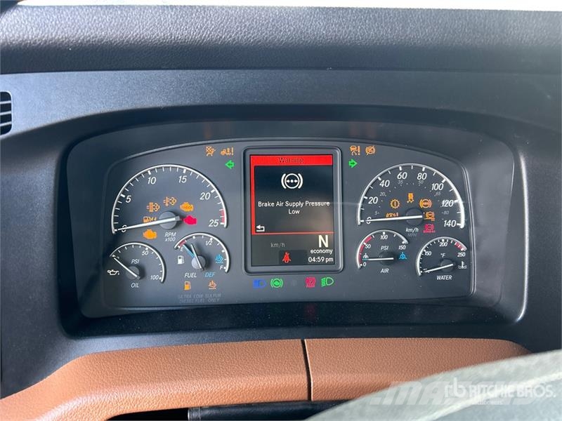 Freightliner Cascadia 126 6x4 T/A Sleeper Truck Tractor Trekkers