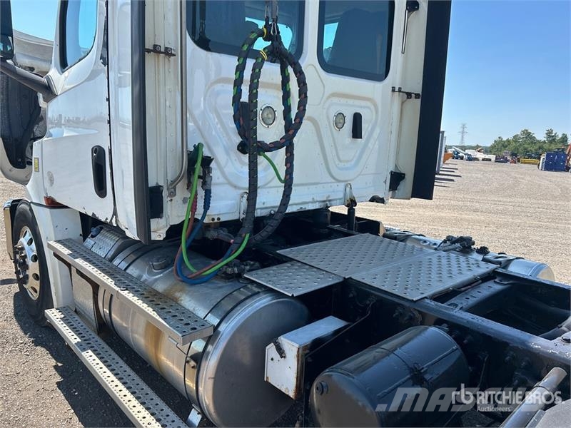 Freightliner Cascadia 126 Prime Movers