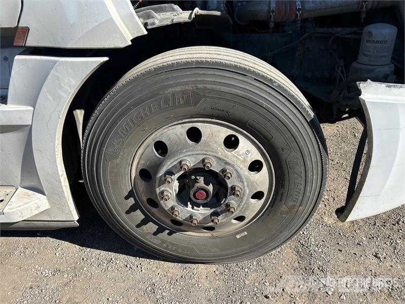 Freightliner Cascadia 126 6x4 T/A Sleeper Truck Tractor Sattelzugmaschinen