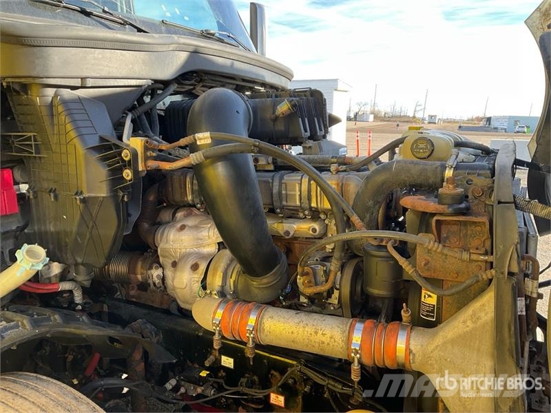 Freightliner Cascadia 126 6x4 T/A Sleeper Truck Tractor Tractor Units