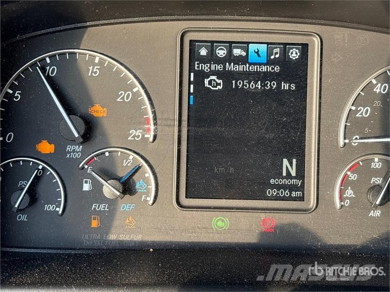 Freightliner Cascadia 126 6x4 T/A Sleeper Truck Tractor Седельные тягачи