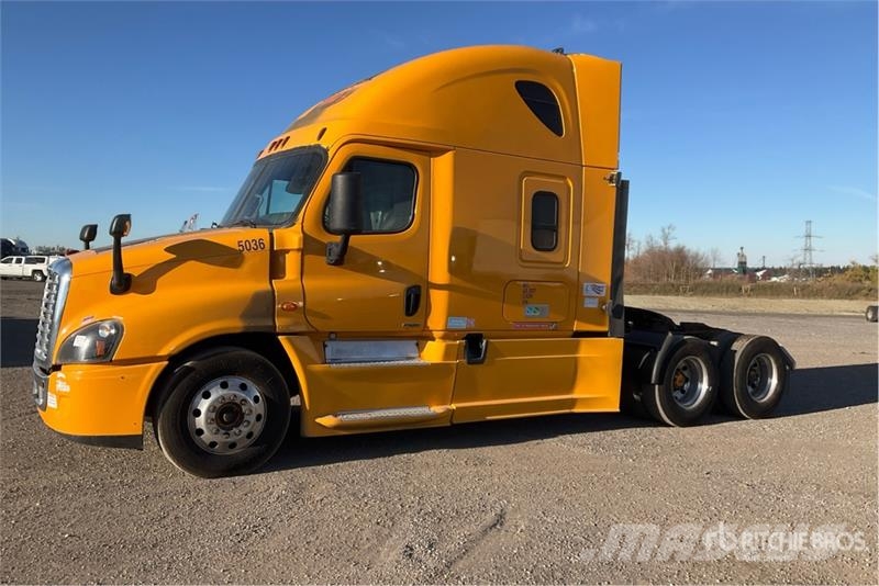 Freightliner Cascadia 125 6x4 Evolution T/A Sleeper Truck Tract Влекачи