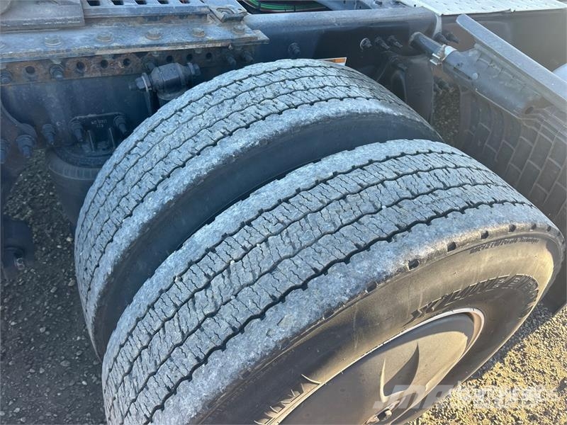 Freightliner Cascadia 126 وحدات الجر