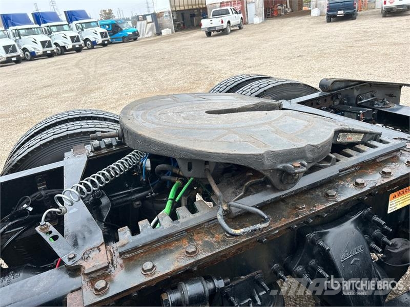 Freightliner Cascadia 126 وحدات الجر