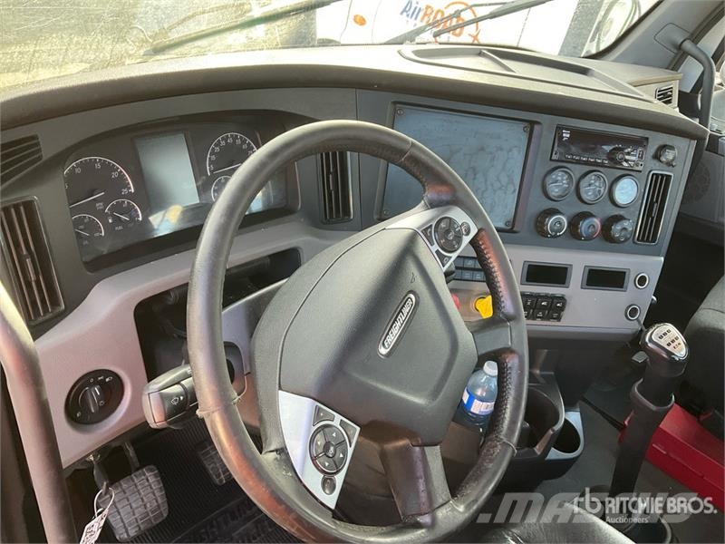 Freightliner Cascadia 126 وحدات الجر