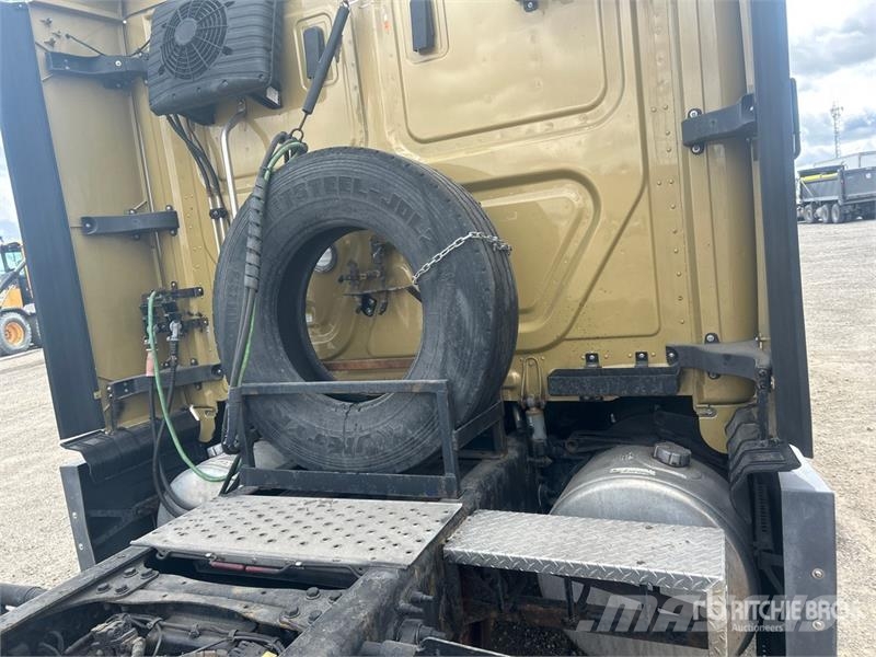 Freightliner Cascadia 126 6x4 T/A Sleeper Truck Tractor 牵引车