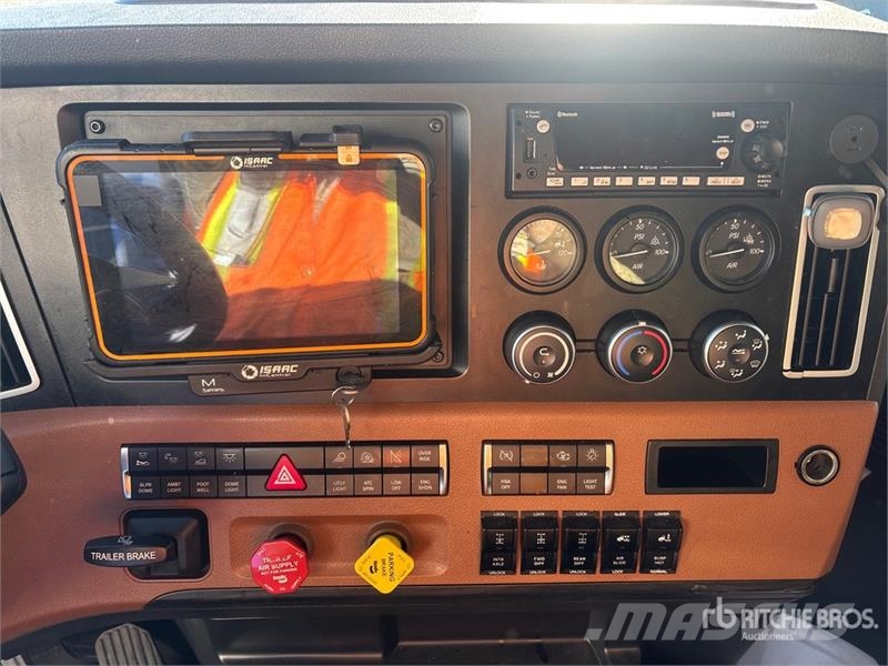 Freightliner Cascadia 126 وحدات الجر