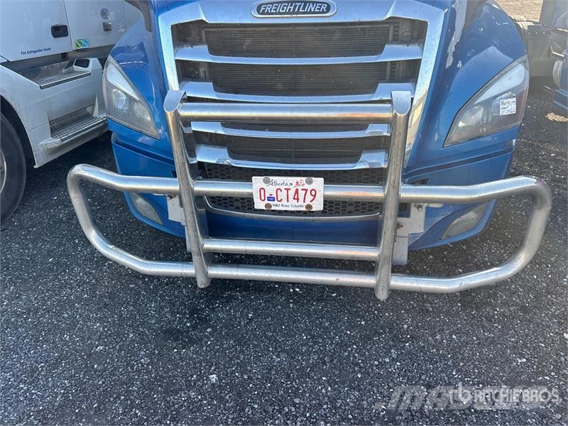 Freightliner Cascadia 126 6x4 T/A Sleeper Truck Tractor Tractor Units